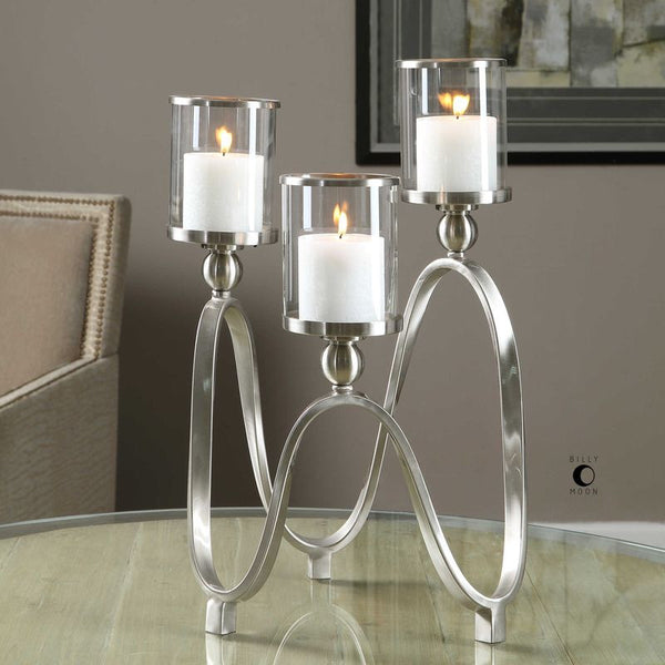Akiro, Candelabra