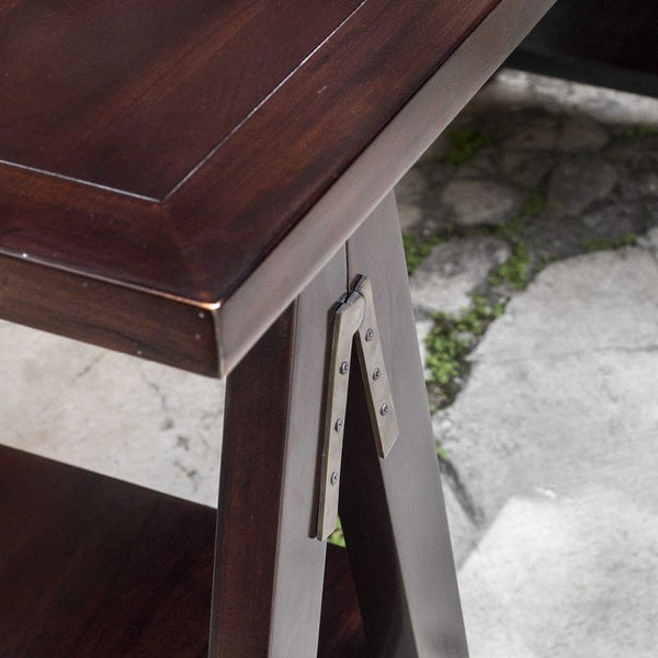 Amadi, Writing Desk