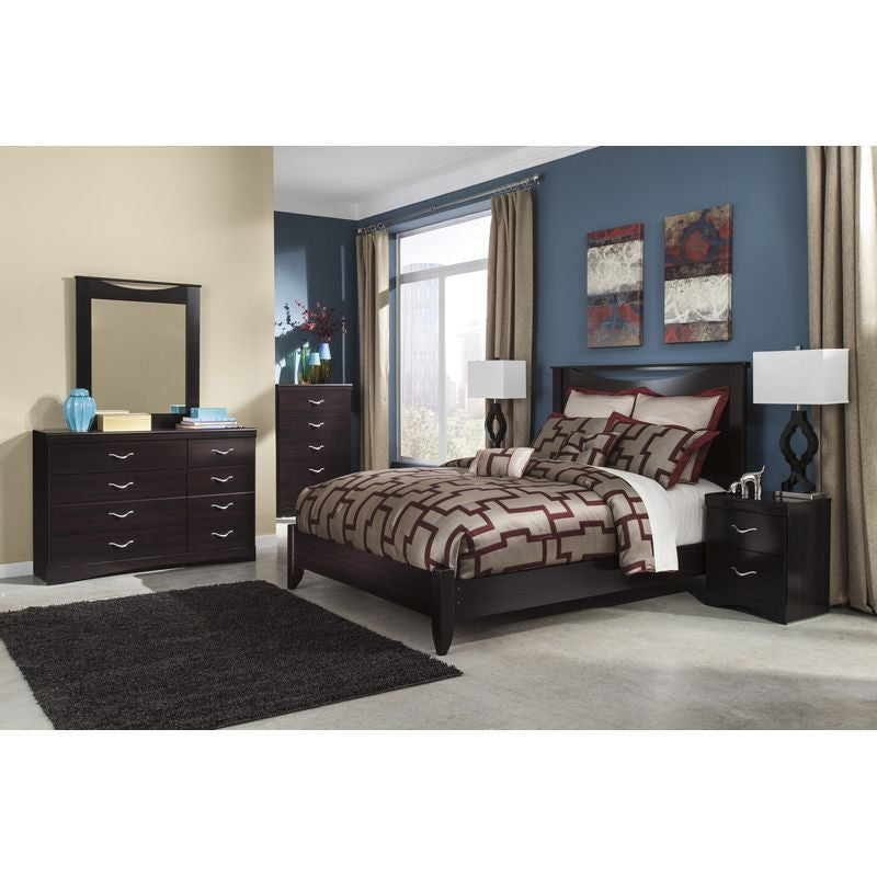 Zanbury Panel Bedroom Group (Queen)