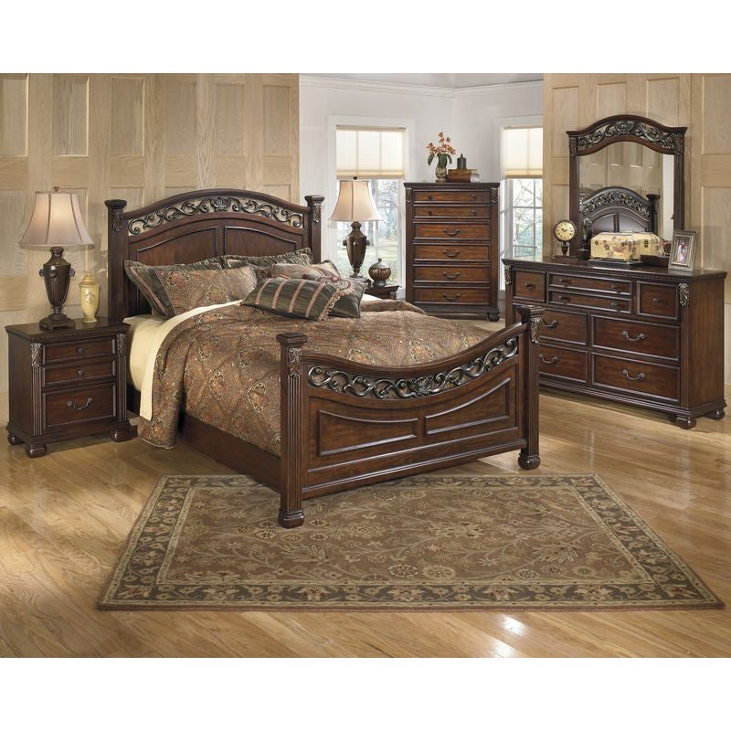 Leahlyn Panel Bedroom Group (Queen)
