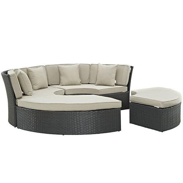 Sojourn Outdoor Patio Sunbrella® Daybed in Antique Canvas Beige
